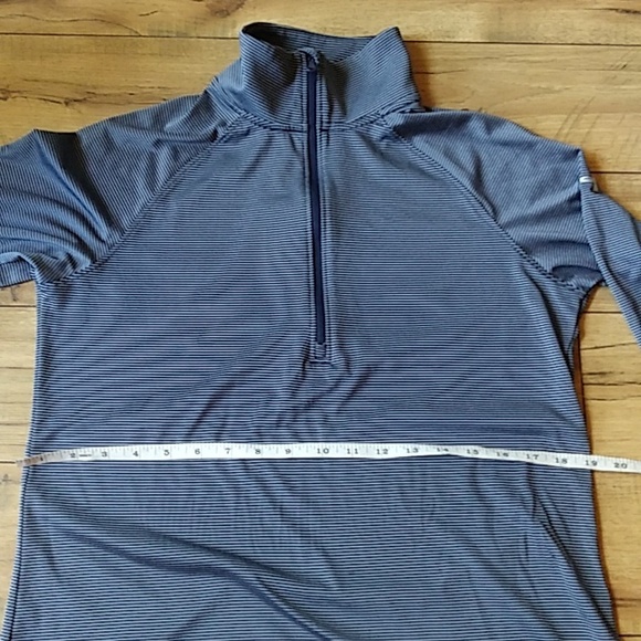 Under Armour Blue Stripes Pullover Long Sleeves Workout Top. Size M - Picture 17 of 17